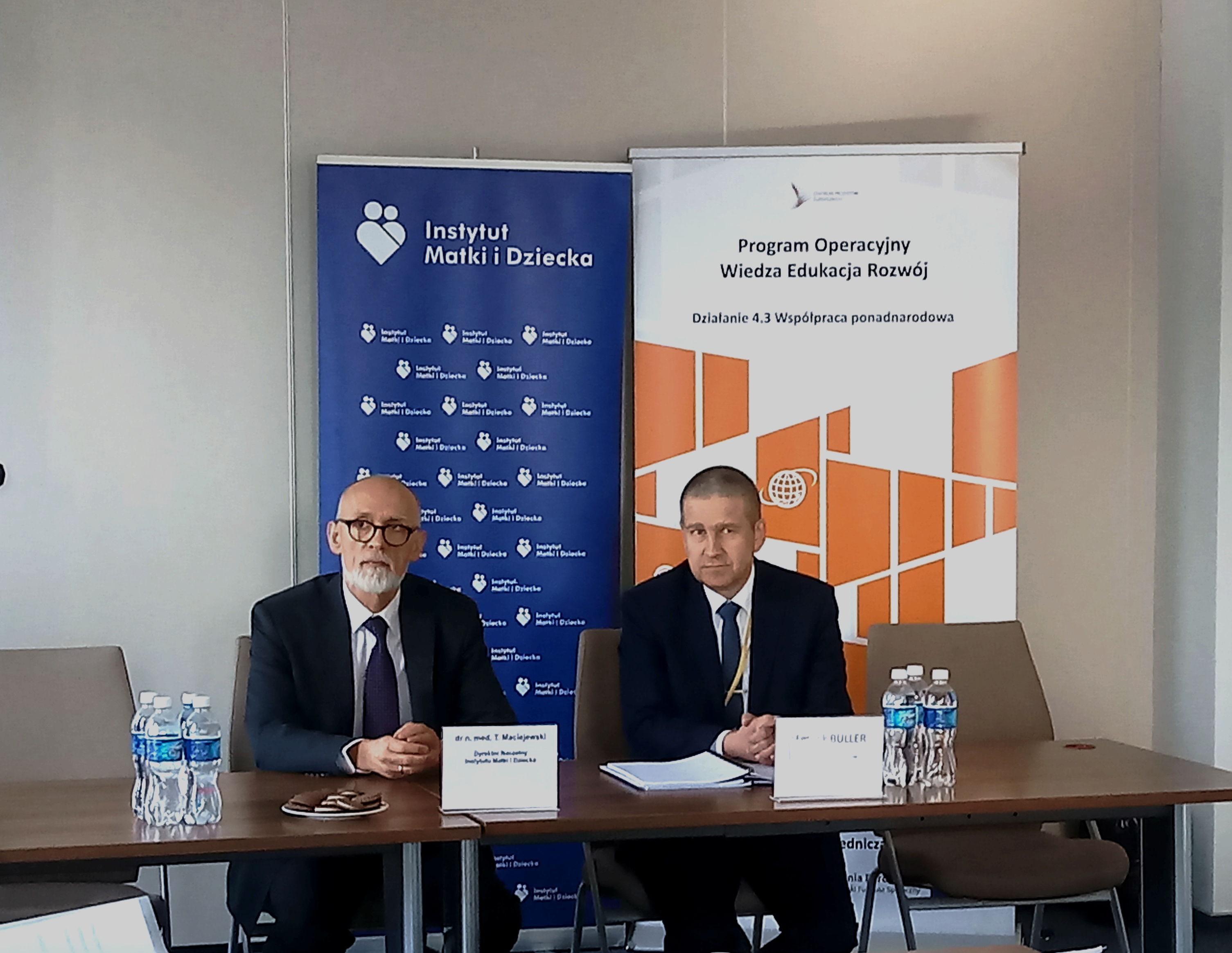 od lewej: dr Tomasz Maciejewski, dyrektor IMiD, dr Leszek Buller, dyrektor CPE