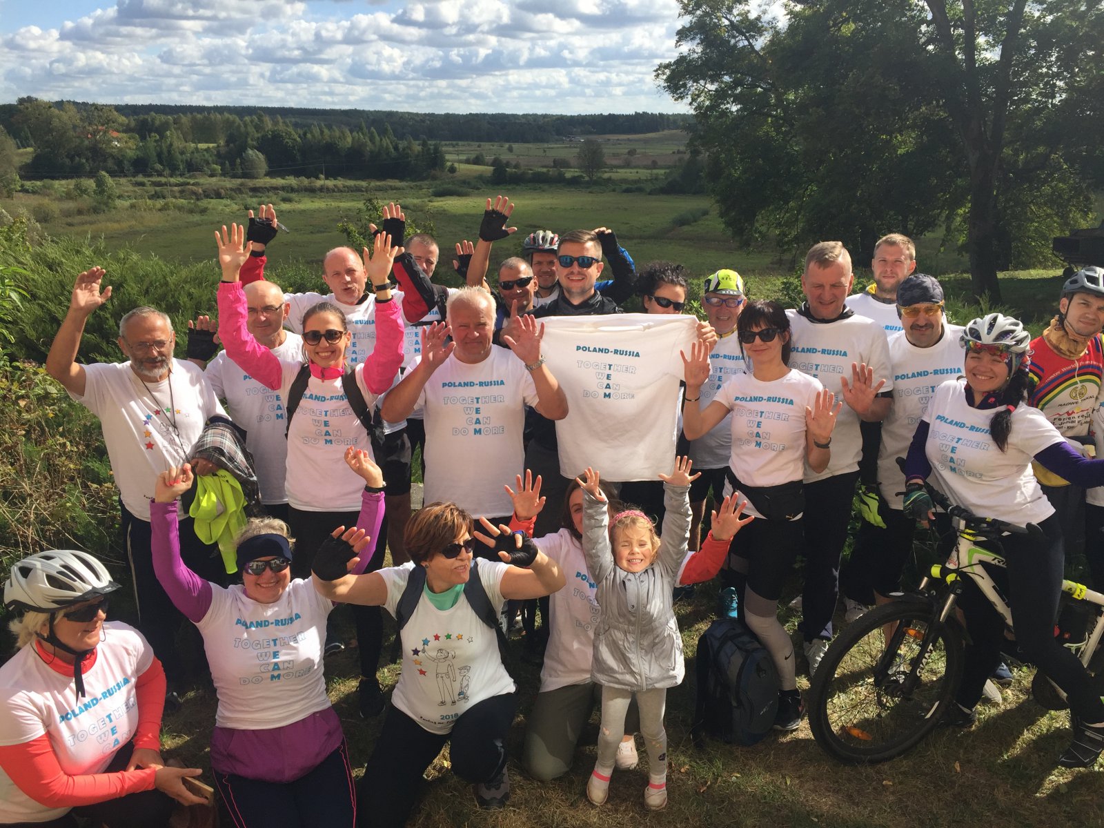 Zadowoleni uczestnicy w drugim dniu rajdu