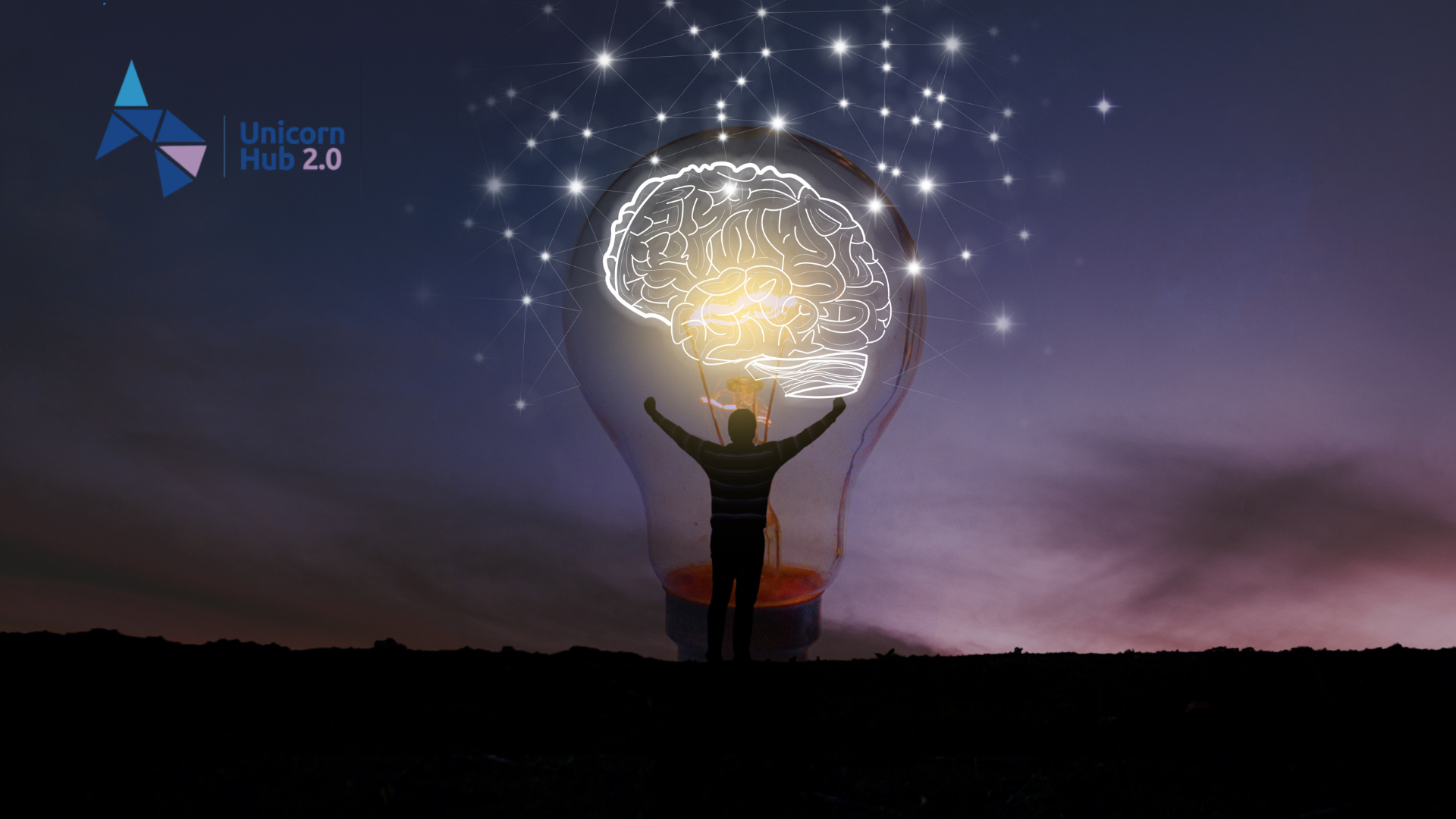 Żarówka większa od człowieka ze szkicem mózgu w środku.1