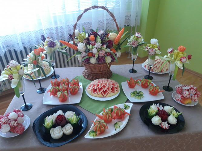 Sylwia Pilek - Kompozycja kwiatów z warzyw i owoców