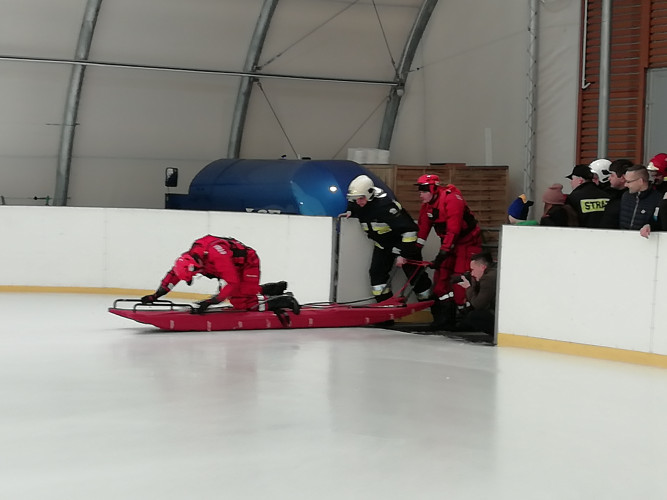 1-cwiczenia-akcja-ratunkowa-na-lodzie-090319.jpg