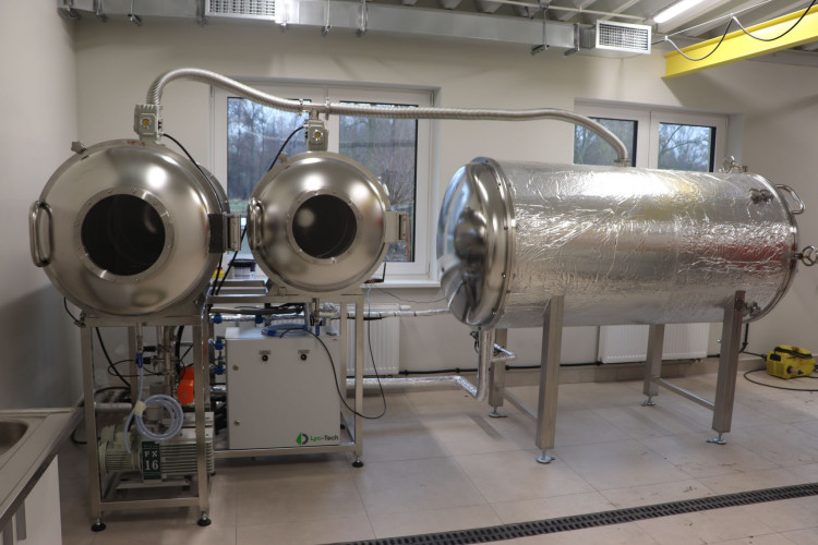 zakup specjalistycznego sprzętu - komory liofilizacyjnej do konserwacji mokrych obiektów archeologicznych